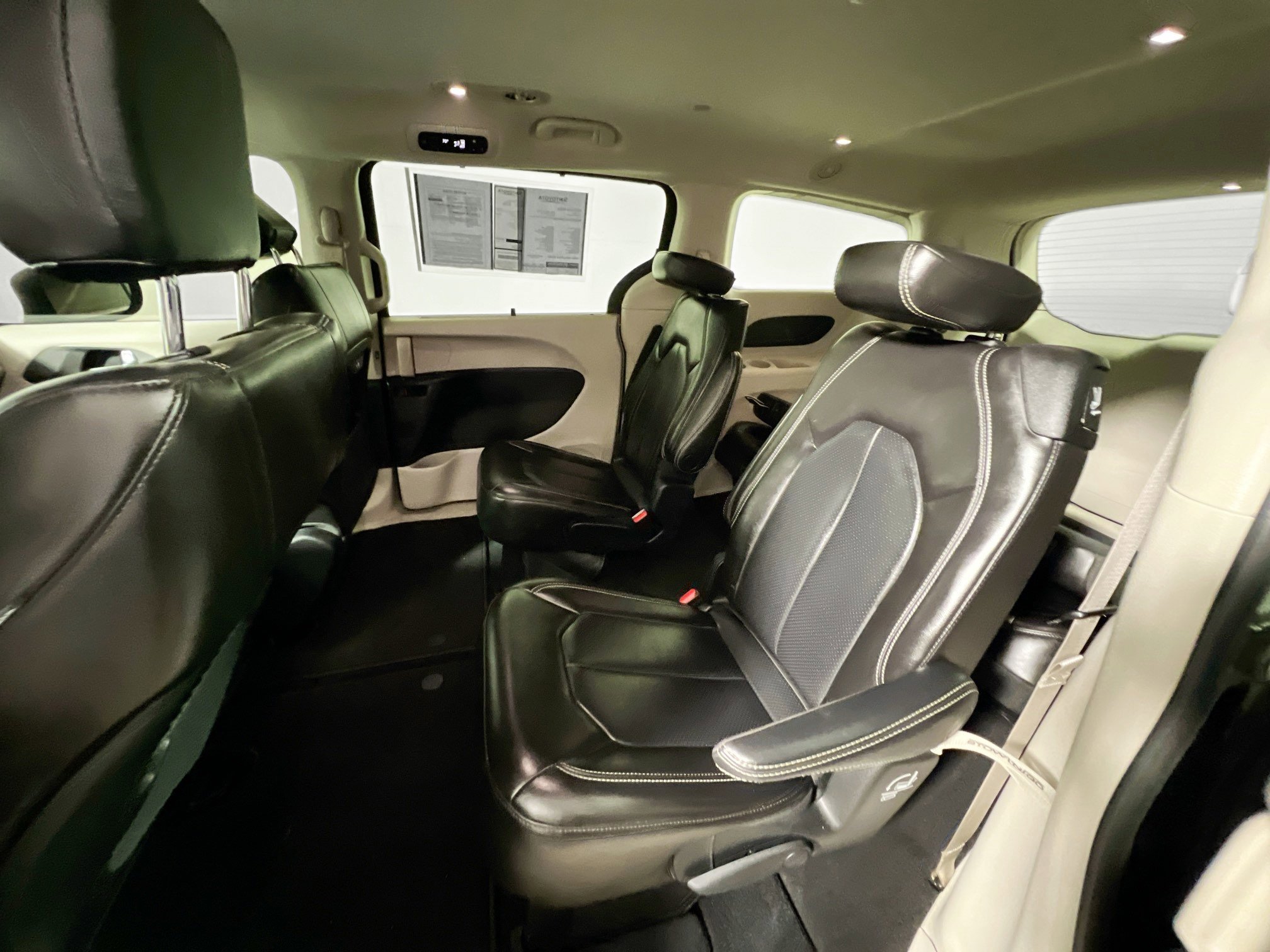 Used 2023 Chrysler Pacifica Touring-L FWD image 29