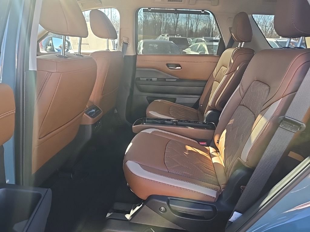 New 2026 Nissan Pathfinder Platinum image 37