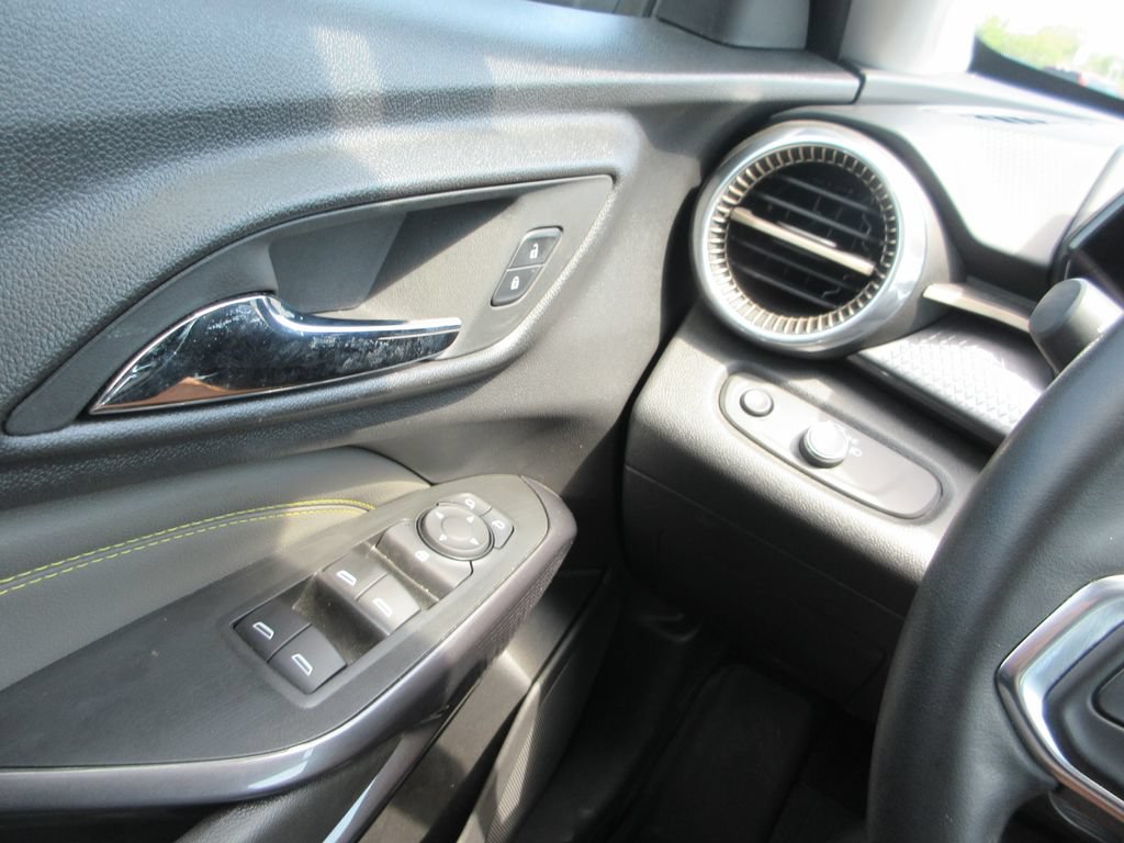 Used 2025 Chevrolet Trax ACTIV w/ Driver Confidence Package FWD image 25
