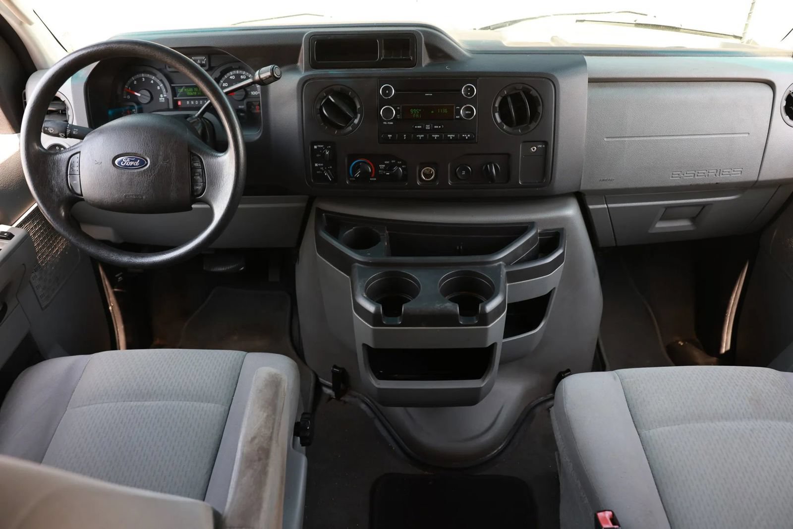 Used 2011 Ford E-350 and Econoline 350 XLT RWD image 2
