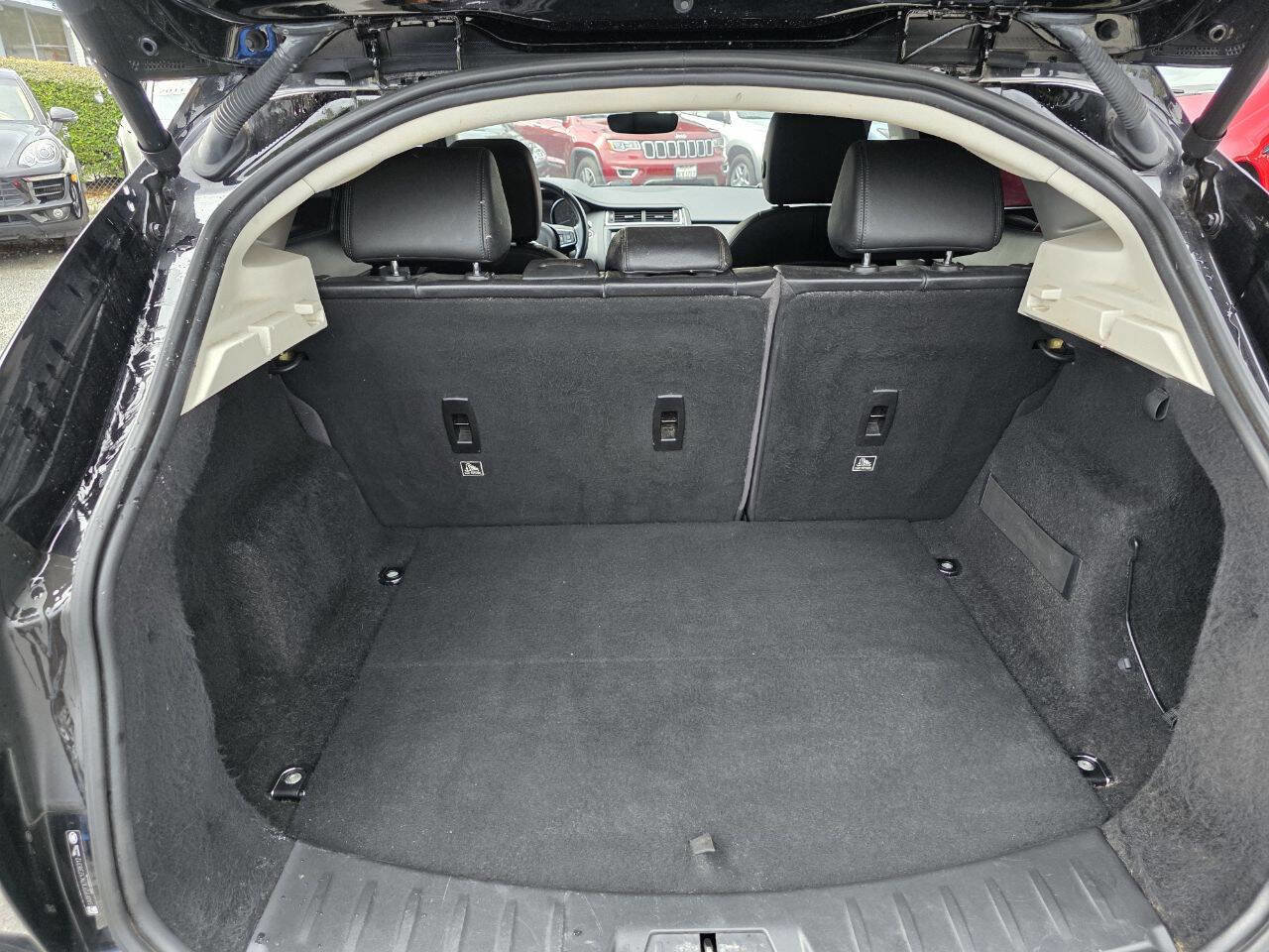 Used 2019 Jaguar E-PACE SE image 10