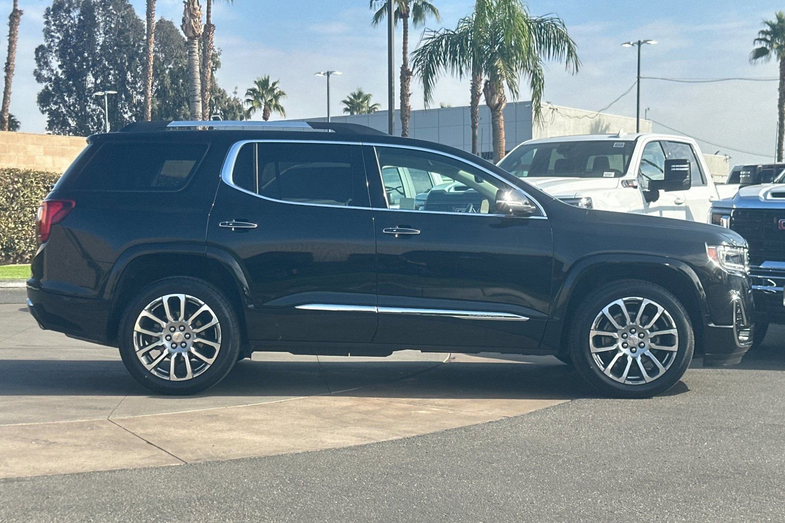 Certified 2023 GMC Acadia Denali w/ Denali Ultimate Package image 3