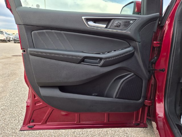 Used 2019 Ford Edge ST w/ Equipment Group 401A AWD/4WD image 13