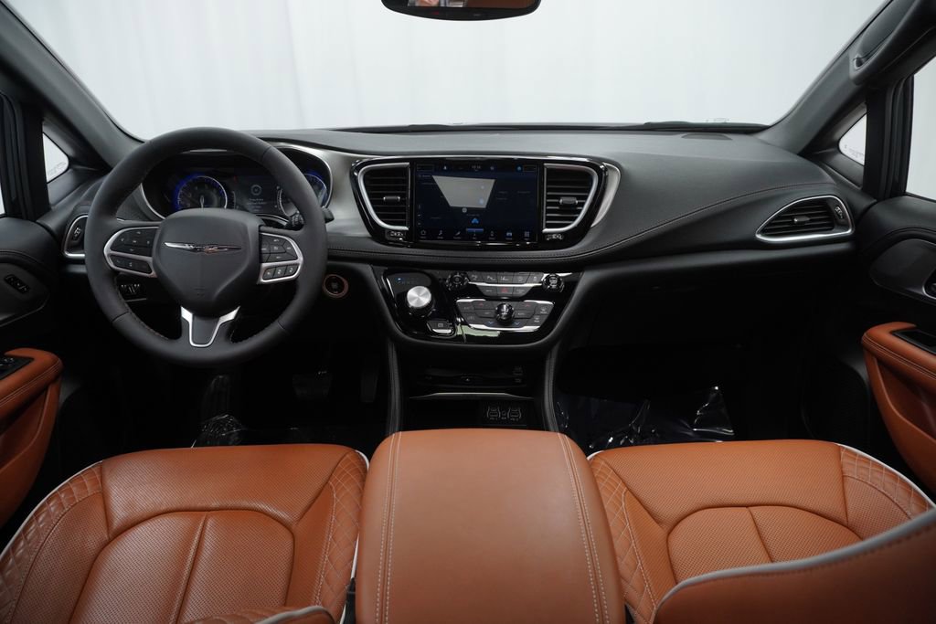 Used 2024 Chrysler Pacifica Pinnacle image 25
