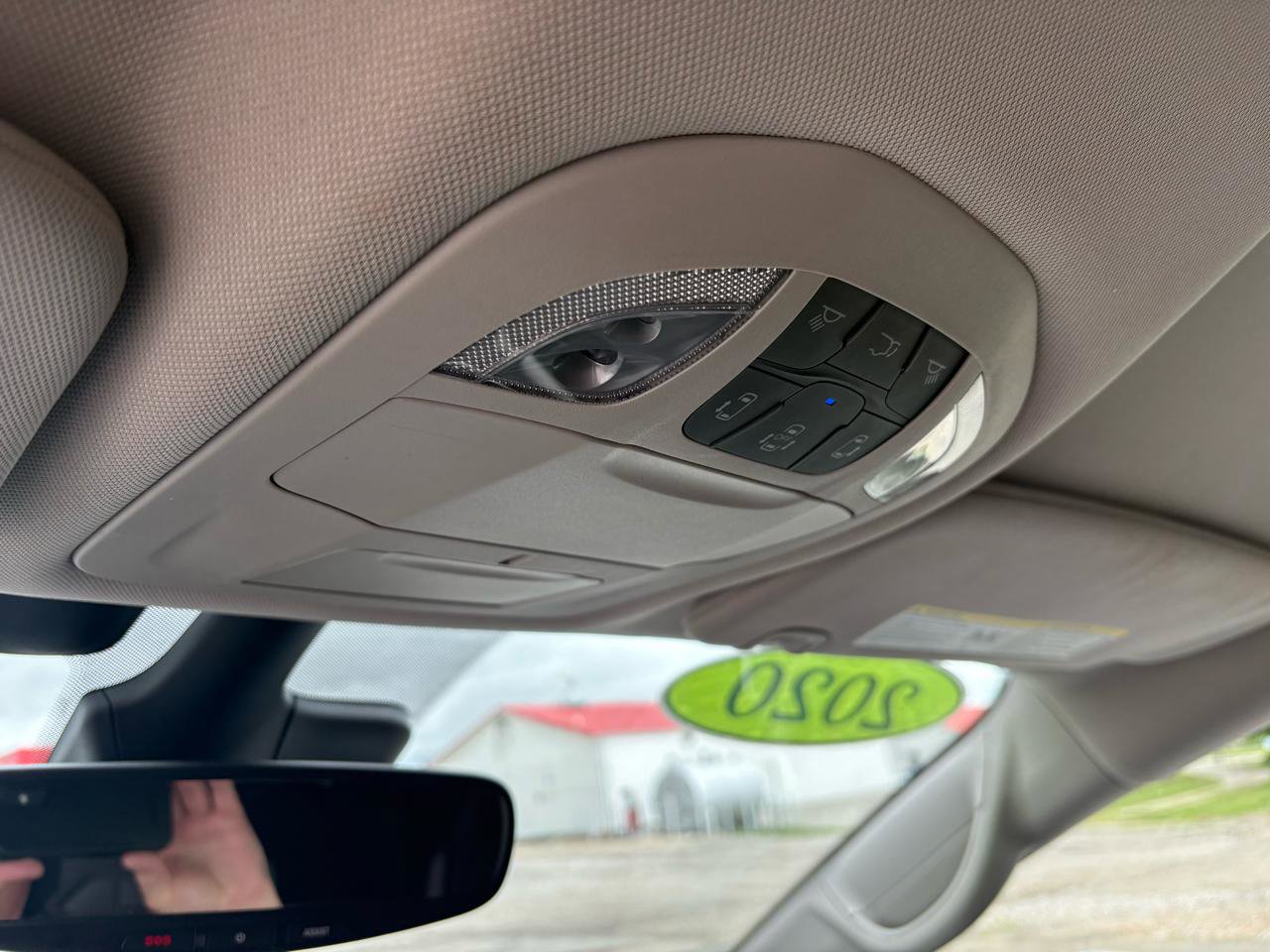 Used 2020 Chrysler Pacifica Touring w/ Advanced Safetytec Group FWD image 24