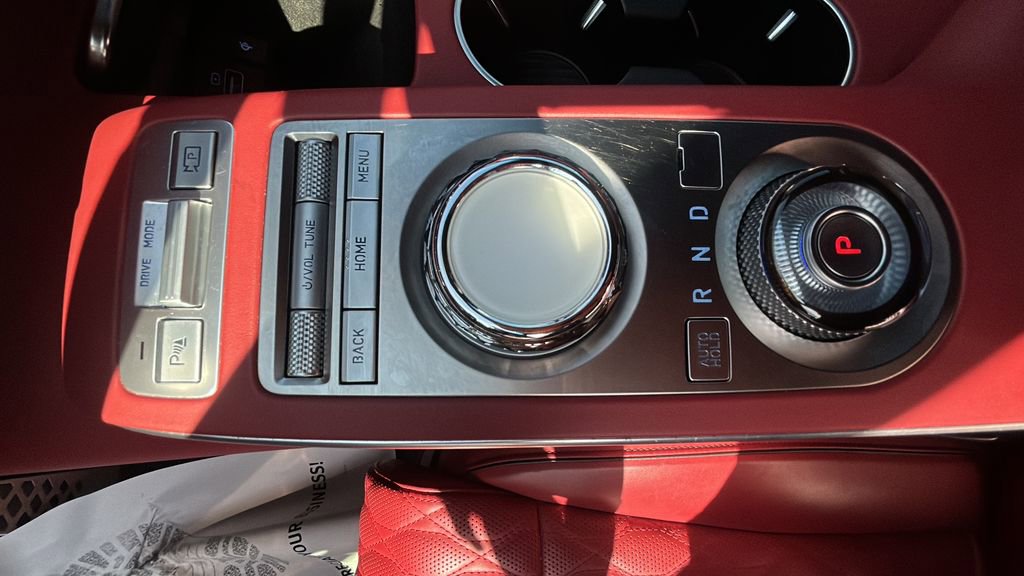 Used 2025 Genesis GV70 3.5T Sport w/ Sport Advanced Package AWD/4WD image 17