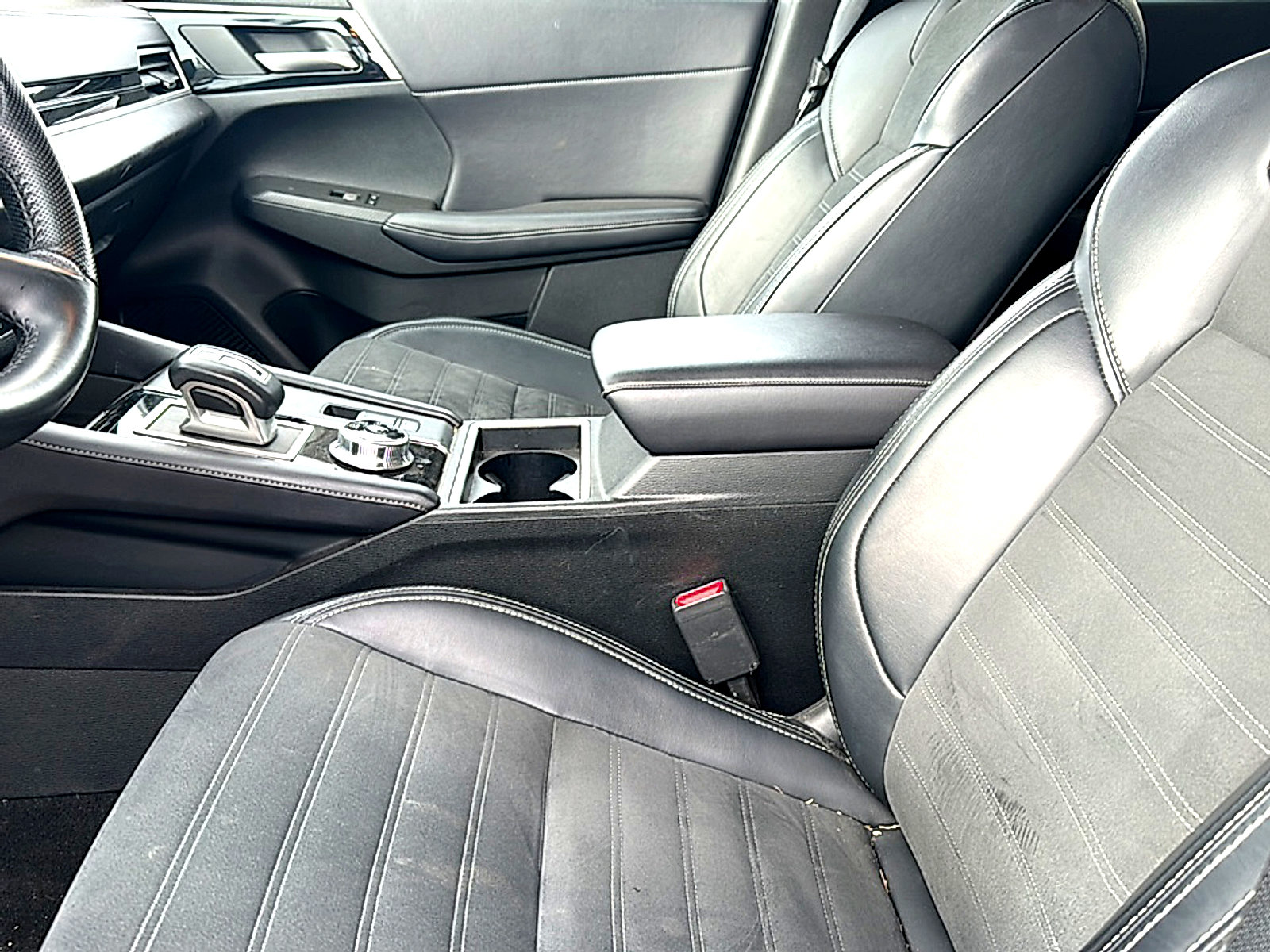 Used 2024 Mitsubishi Outlander SE image 10