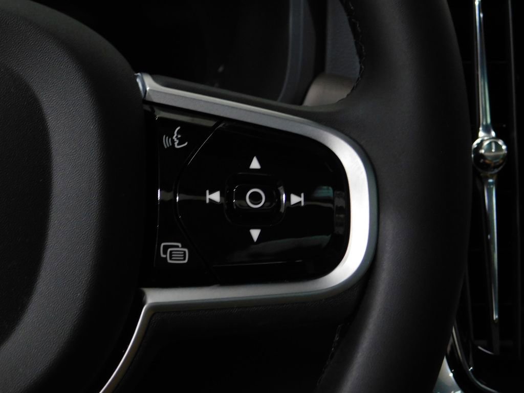 Used 2026 Volvo V90 B6 Cross Country Ultra image 44