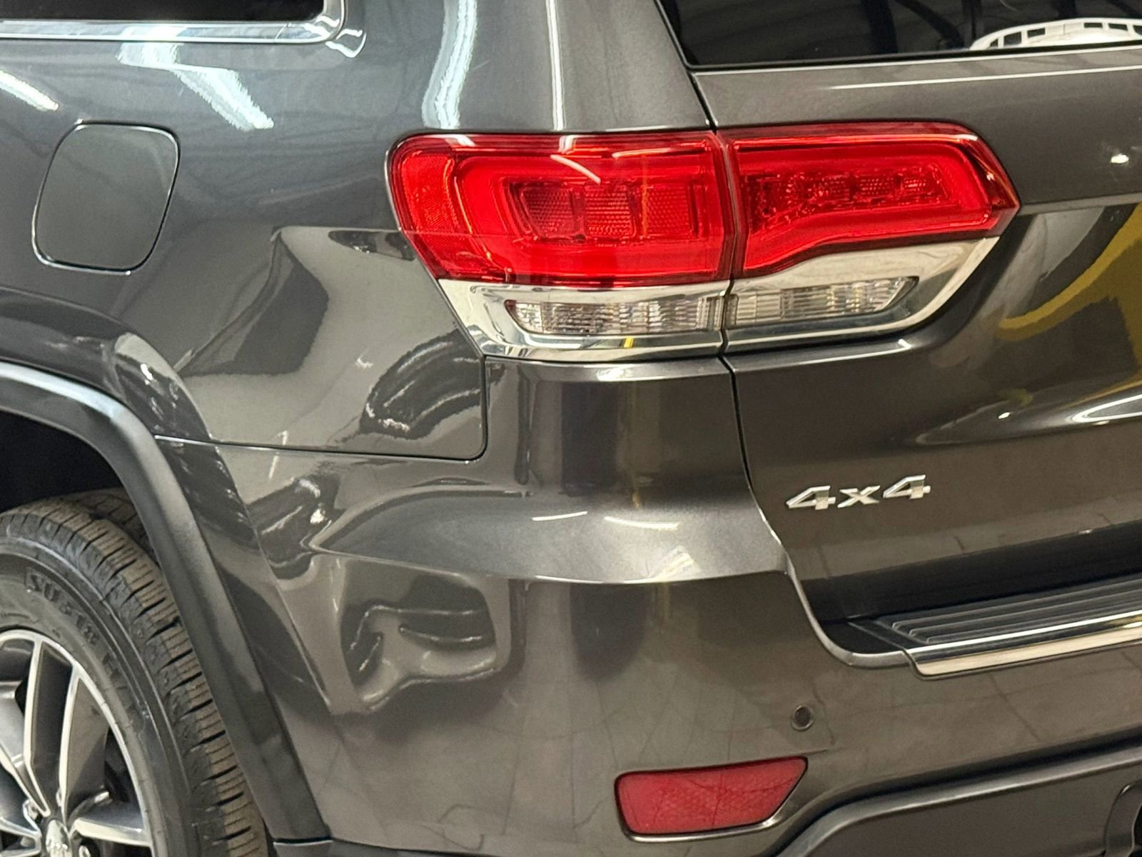 Used 2017 Jeep Grand Cherokee Limited AWD/4WD image 12