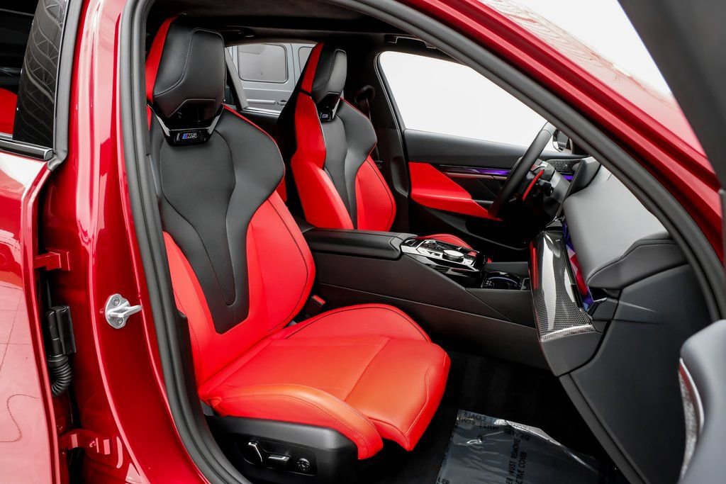 Used 2025 BMW M5 w/ Carbon Package image 28