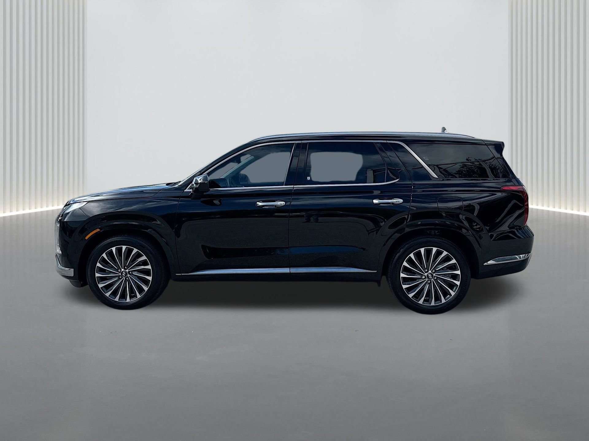 Used 2025 Hyundai Palisade Calligraphy FWD image 2