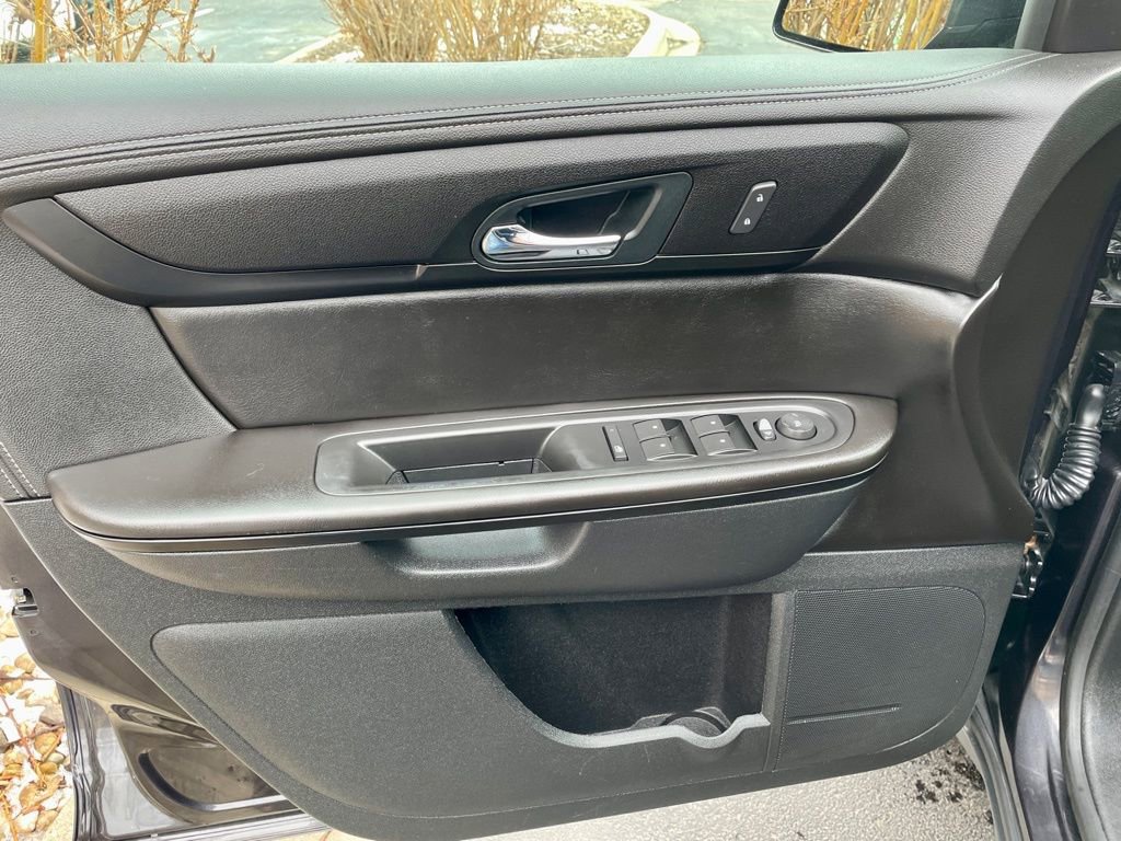 Used 2017 Chevrolet Traverse LT image 17