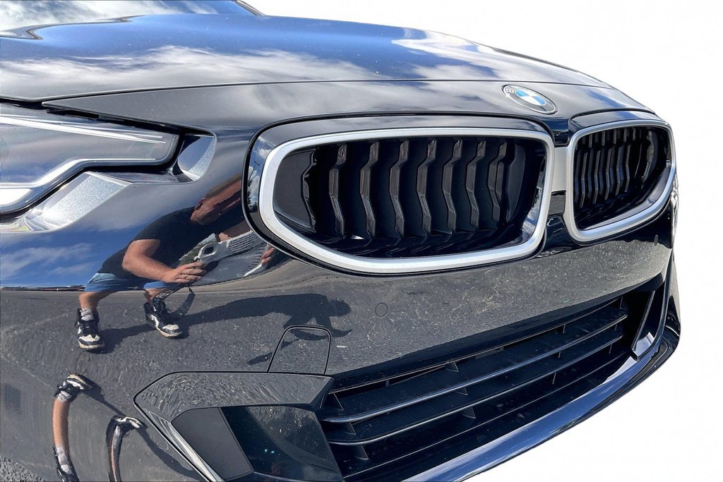 Used 2025 BMW 230i Coupe w/ Convenience Package RWD image 23