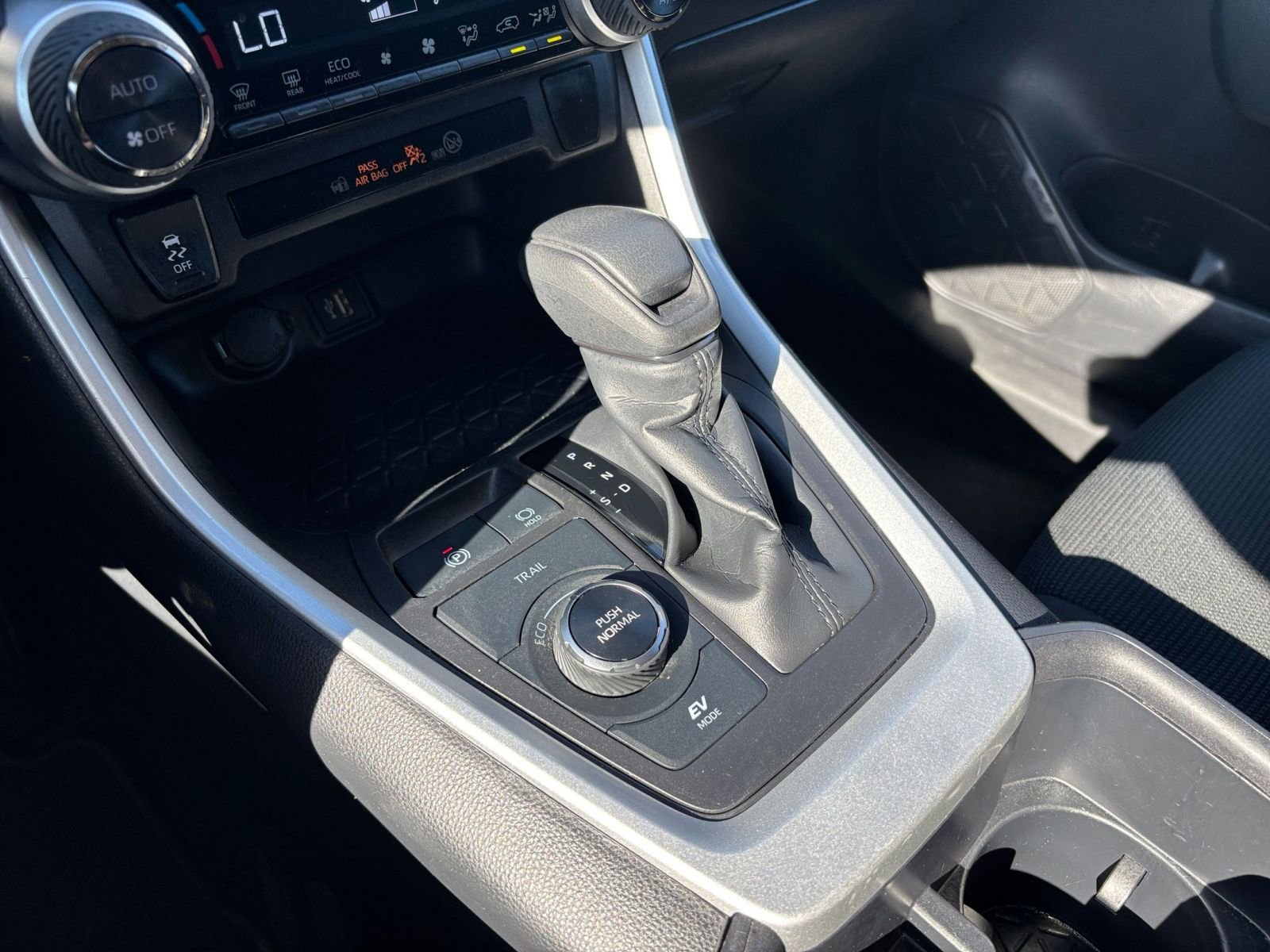 Used 2025 Toyota RAV4 LE image 40