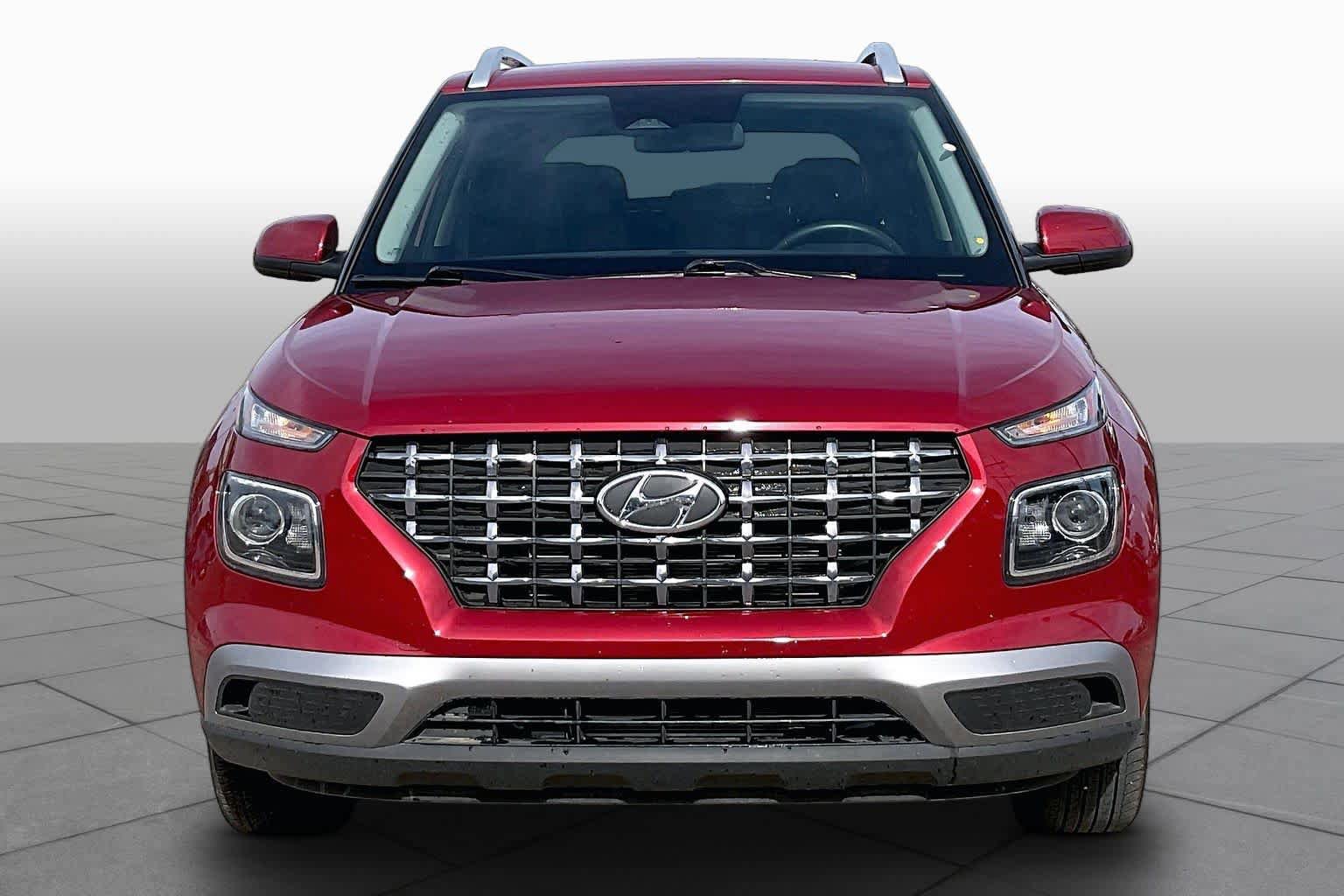 Used 2025 Hyundai Venue SEL FWD image 4