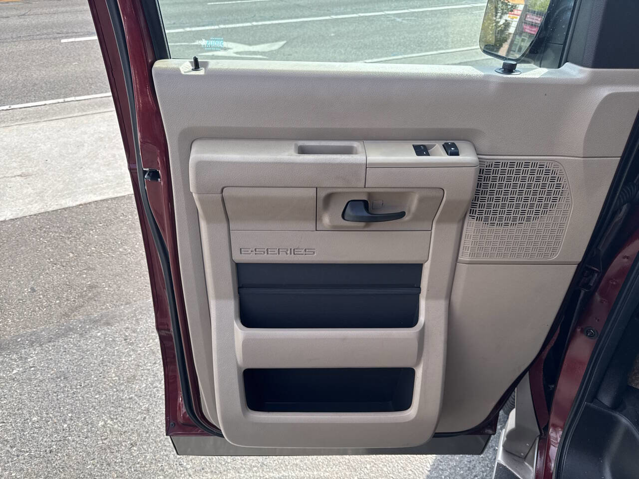 Used 2011 Ford E-150 and Econoline 150 w/ Premium Van Group image 32