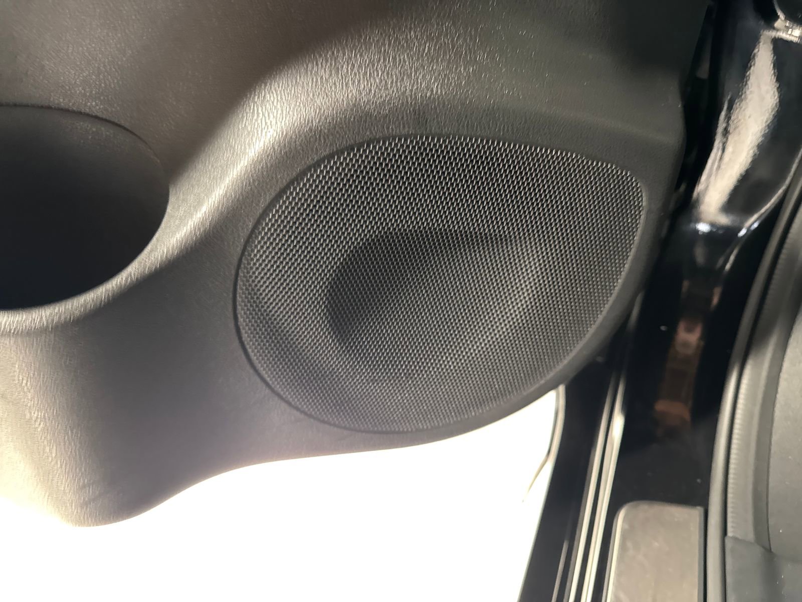 Used 2020 Nissan Leaf SV w/ SV Technology Package FWD image 17