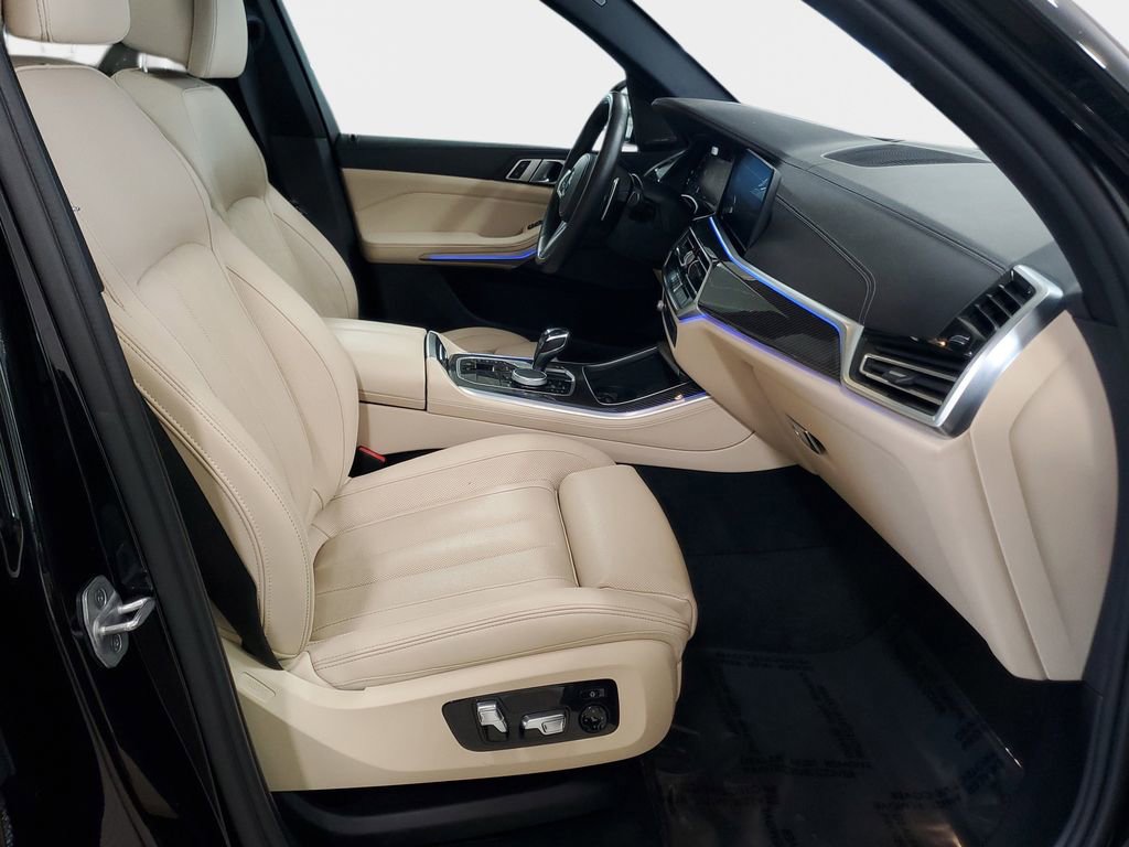Used 2021 BMW X5 M50i image 32