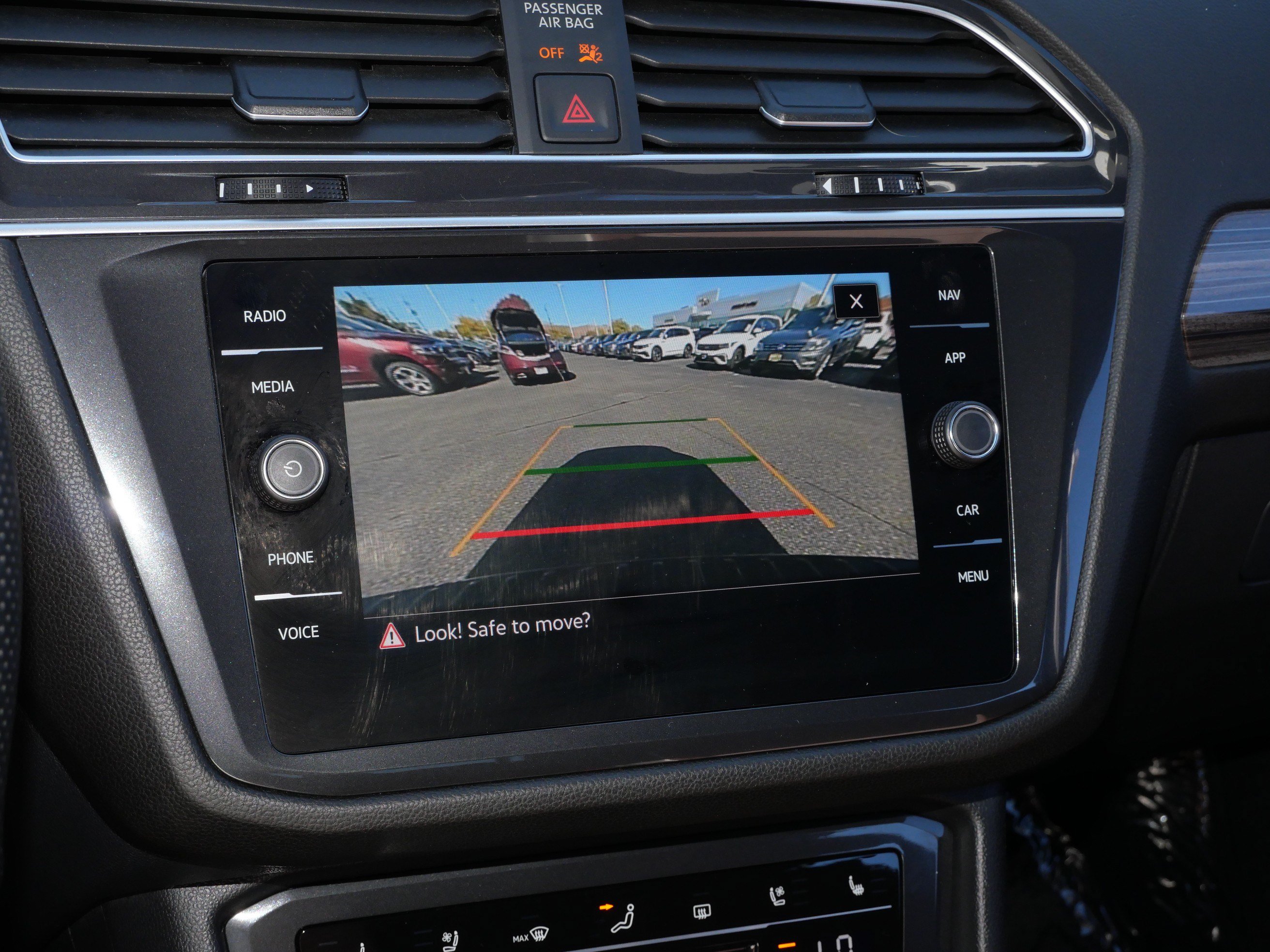 Certified 2024 Volkswagen Tiguan SEL R-Line AWD/4WD image 31