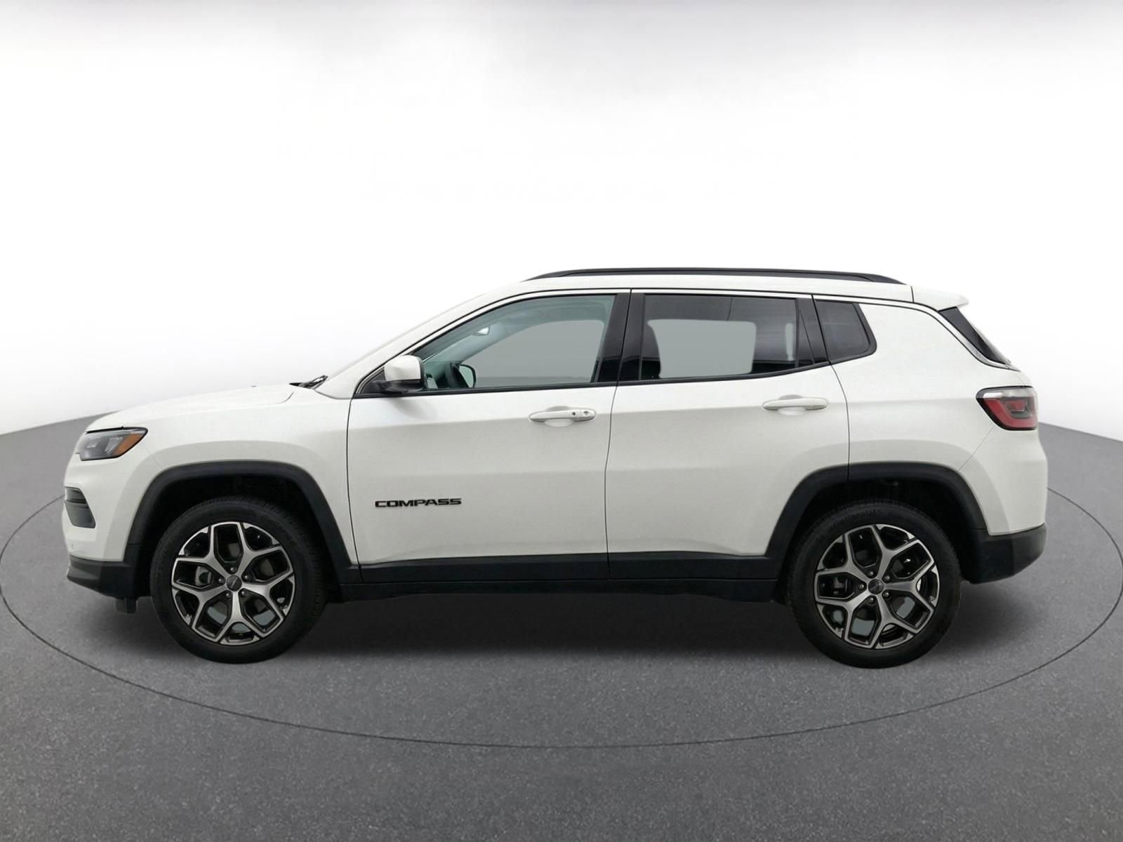 Used 2025 Jeep Compass Limited AWD/4WD image 4