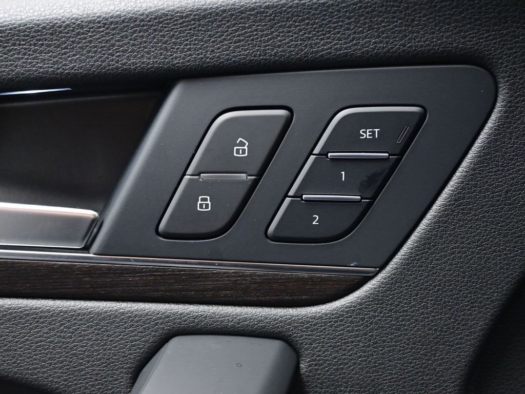 Used 2024 Audi Q5 2.0T Premium w/ Convenience Package image 15