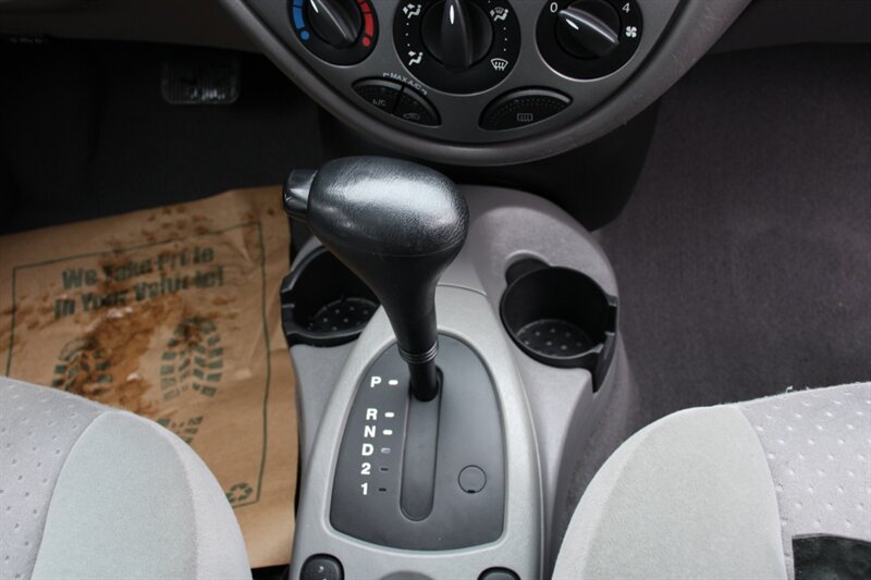 Used 2004 Ford Focus ZX5 Hatchback FWD image 8