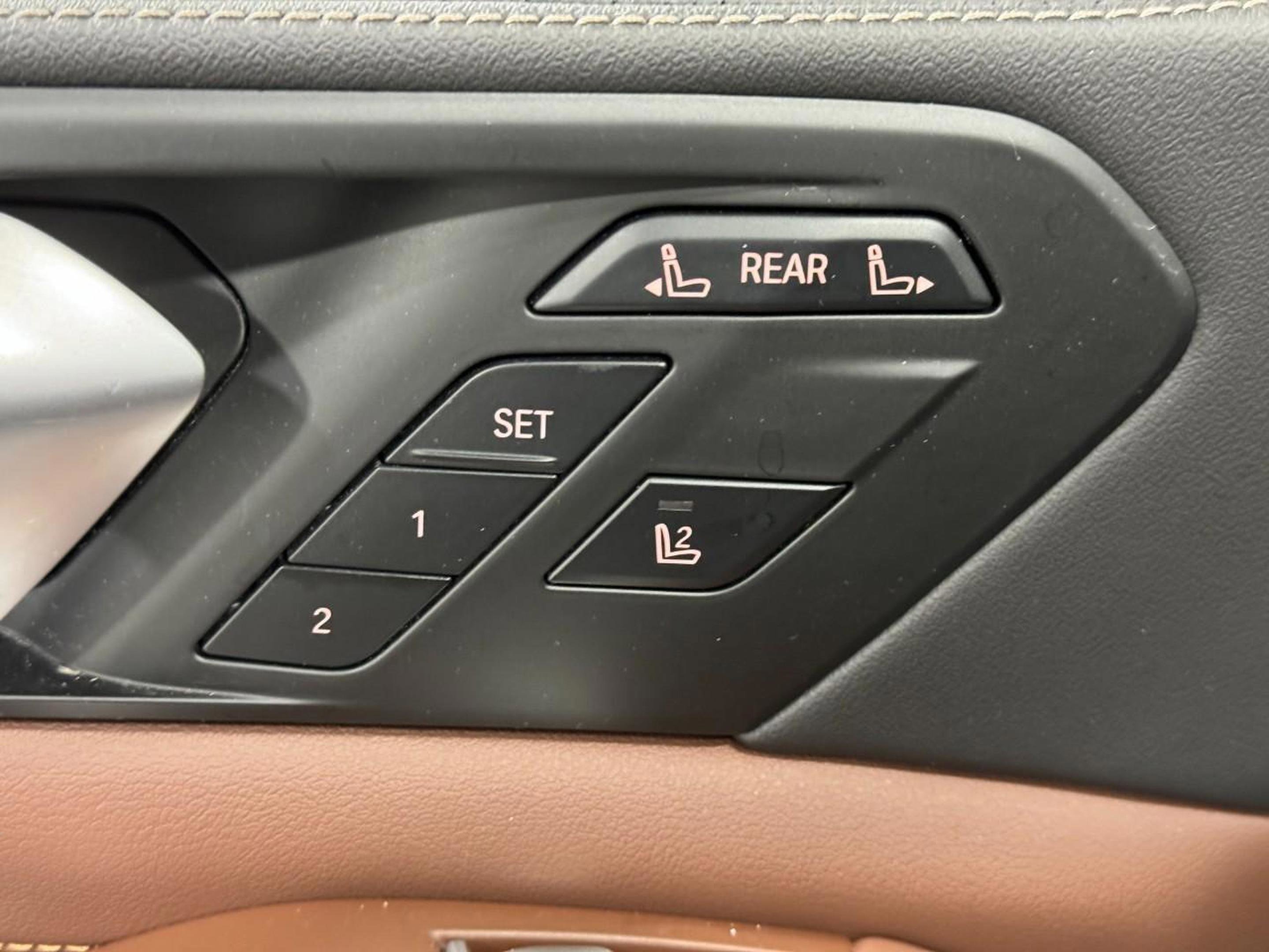 Used 2025 BMW X7 xDrive40i image 27