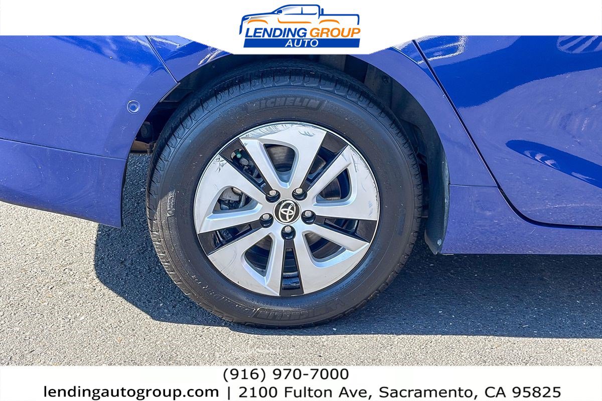 Used 2017 Toyota Prius Two w/ Prius Two Safety Plus Package FWD image 10