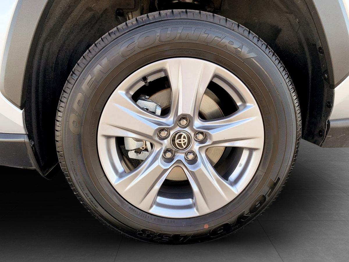 Used 2025 Toyota RAV4 XLE AWD/4WD image 10
