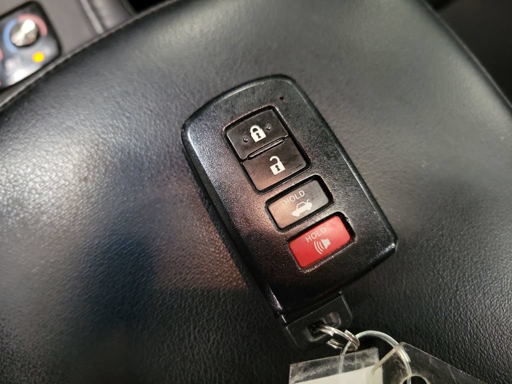 Used 2018 Toyota Avalon Limited w/ All Weather Liner Package FWD image 19