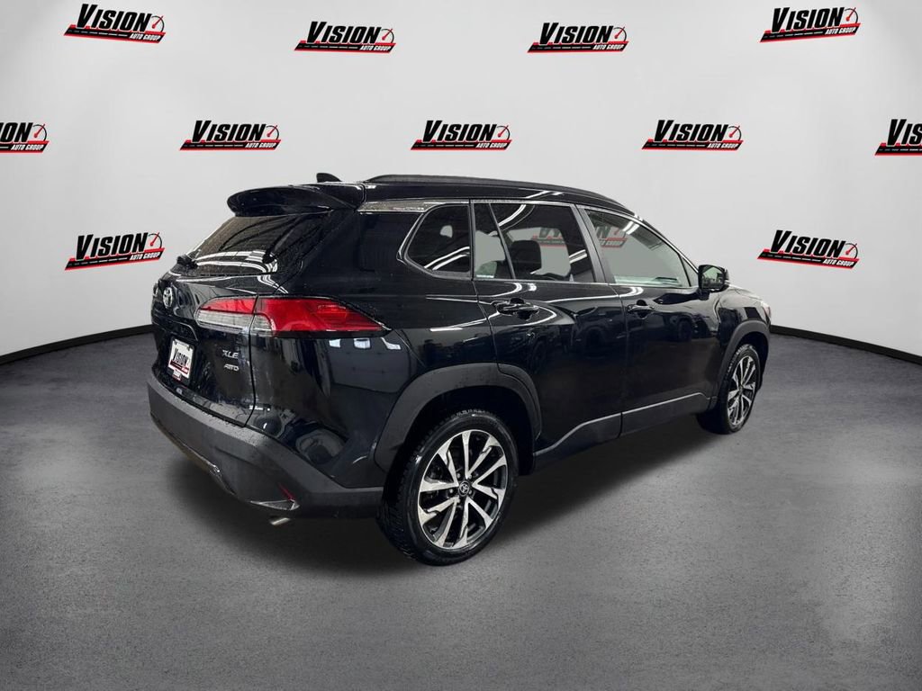 Used 2023 Toyota Corolla Cross XLE w/ Convenience Package image 5