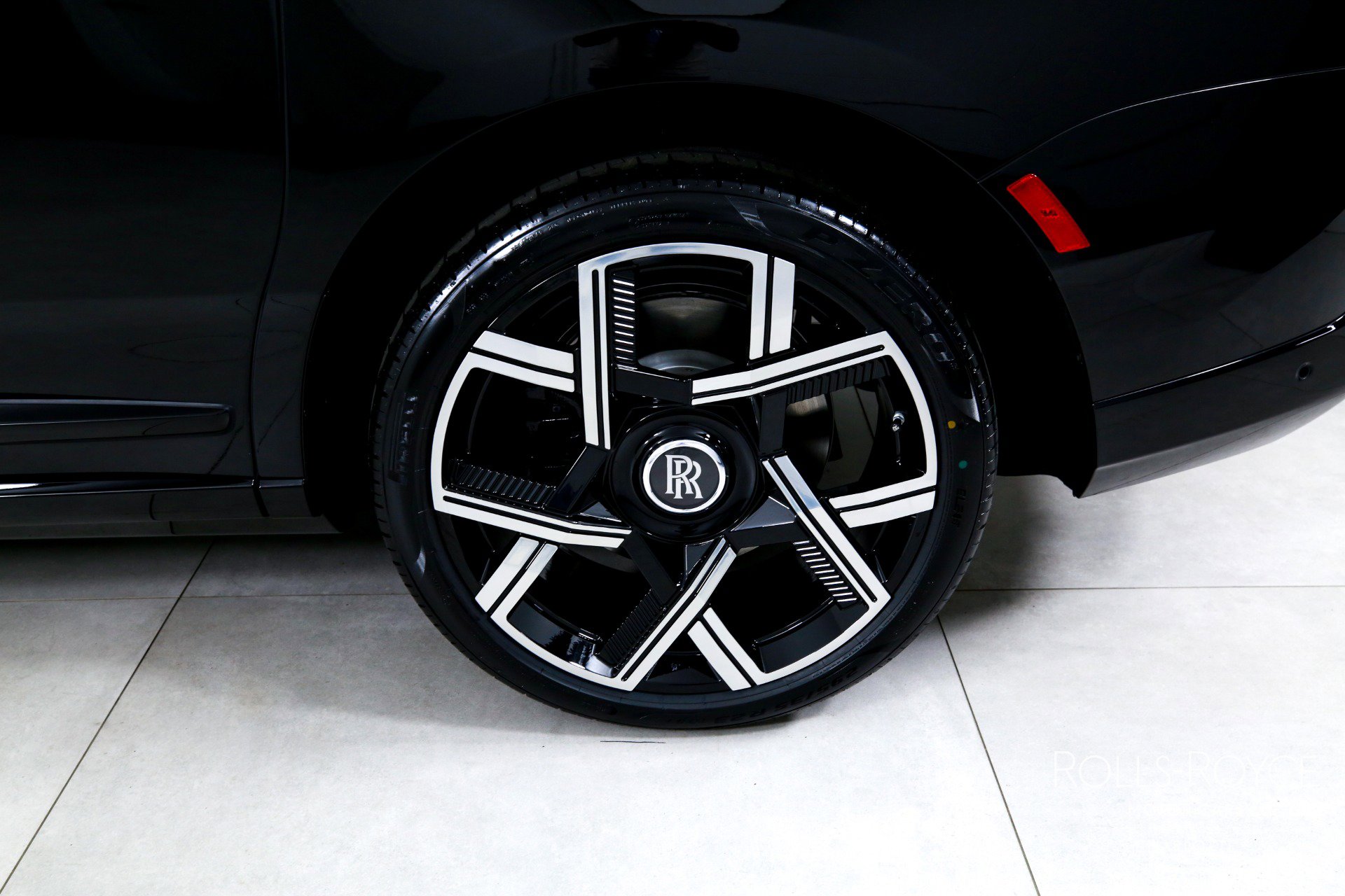 New 2026 Rolls-Royce Cullinan Black Badge image 44