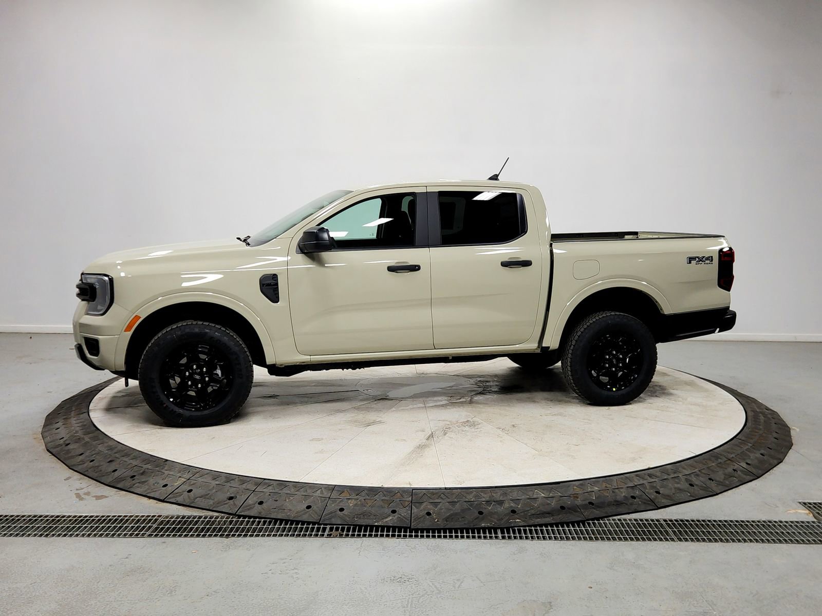 New 2026 Ford Ranger XLT w/ FX4 Off-Road Package image 4