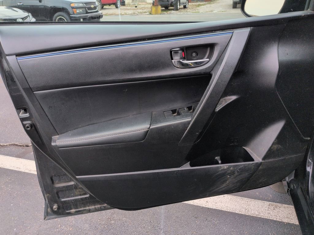 Used 2017 Toyota Corolla SE w/ Carpet Mat Package (TMS) image 11