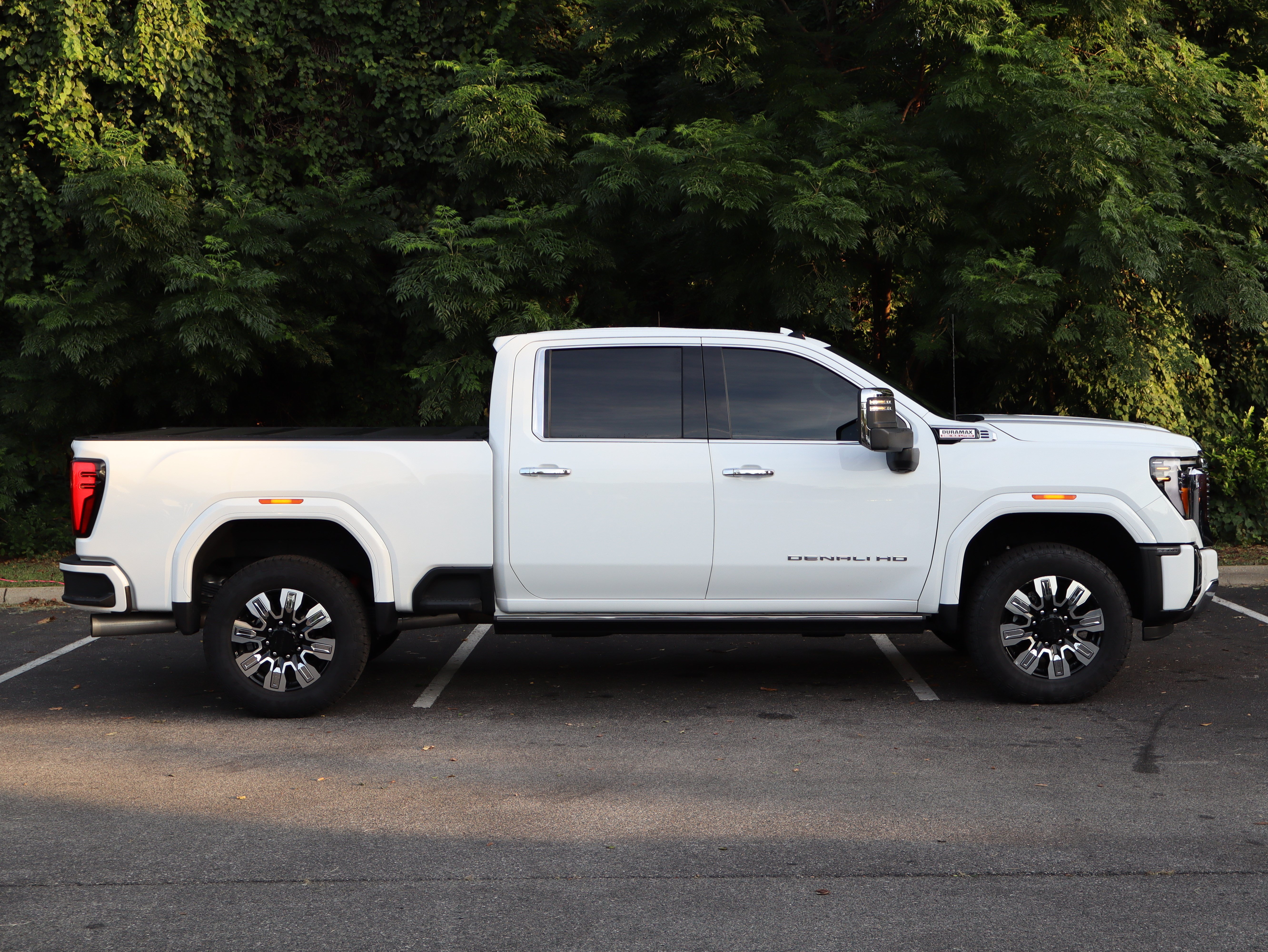 Used 2025 GMC Sierra 2500 Denali w/ Denali Reserve Package AWD/4WD image 11
