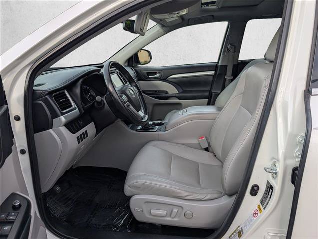Used 2015 Toyota Highlander XLE AWD/4WD image 16