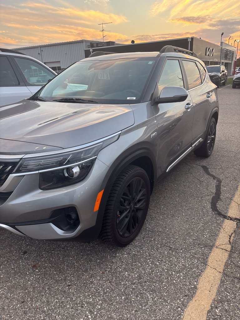 Used 2022 Kia Seltos Nightfall Edition AWD/4WD image 2