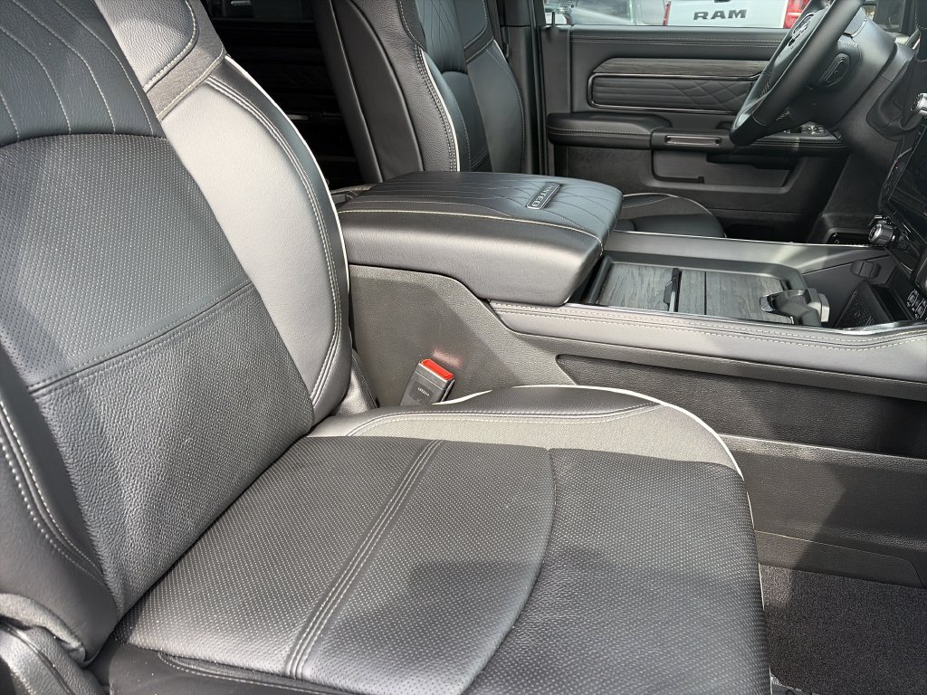 Used 2025 RAM 2500 Limited AWD/4WD image 30
