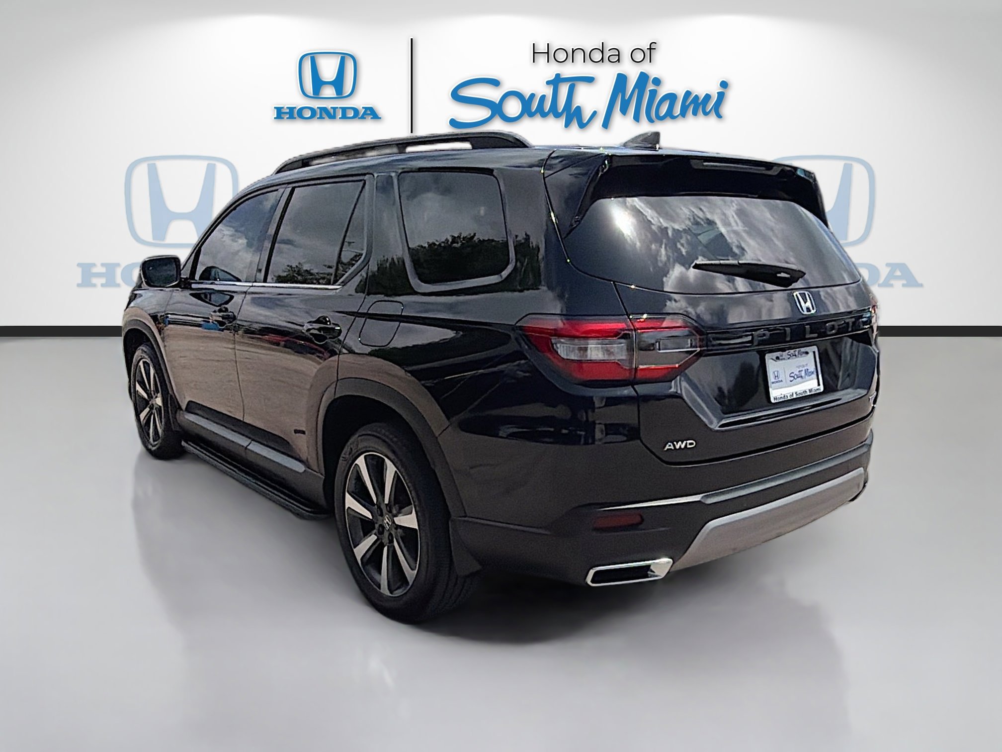 Used 2023 Honda Pilot Touring image 5