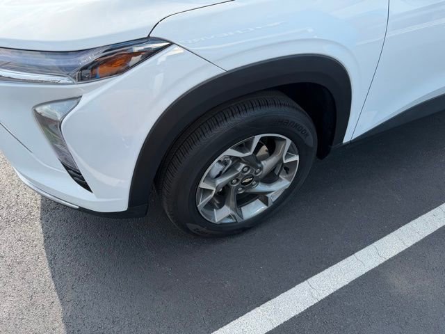 Used 2025 Chevrolet Trax LT w/ LT Convenience Package image 4