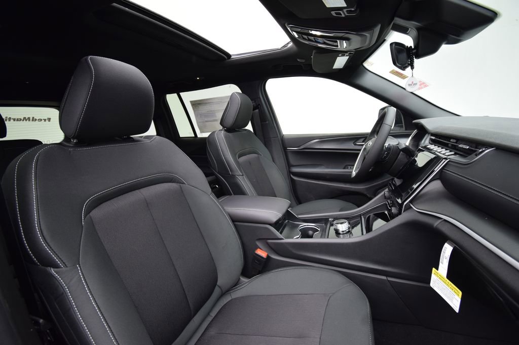 New 2026 Jeep Grand Cherokee Laredo image 18