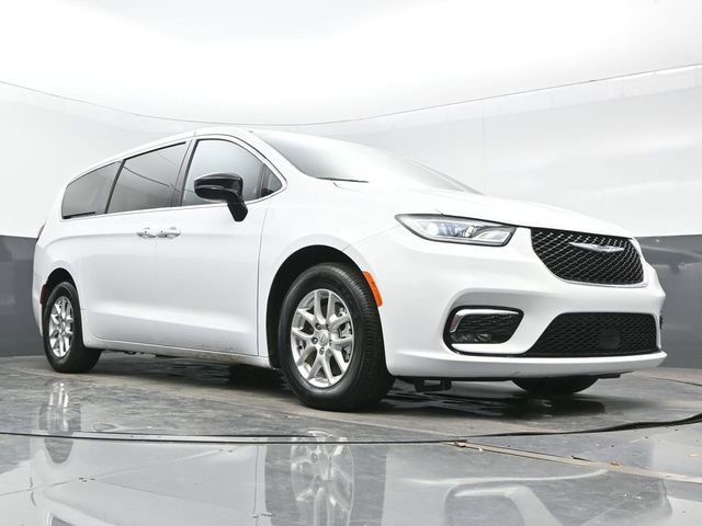 Used 2025 Chrysler Pacifica Select image 27