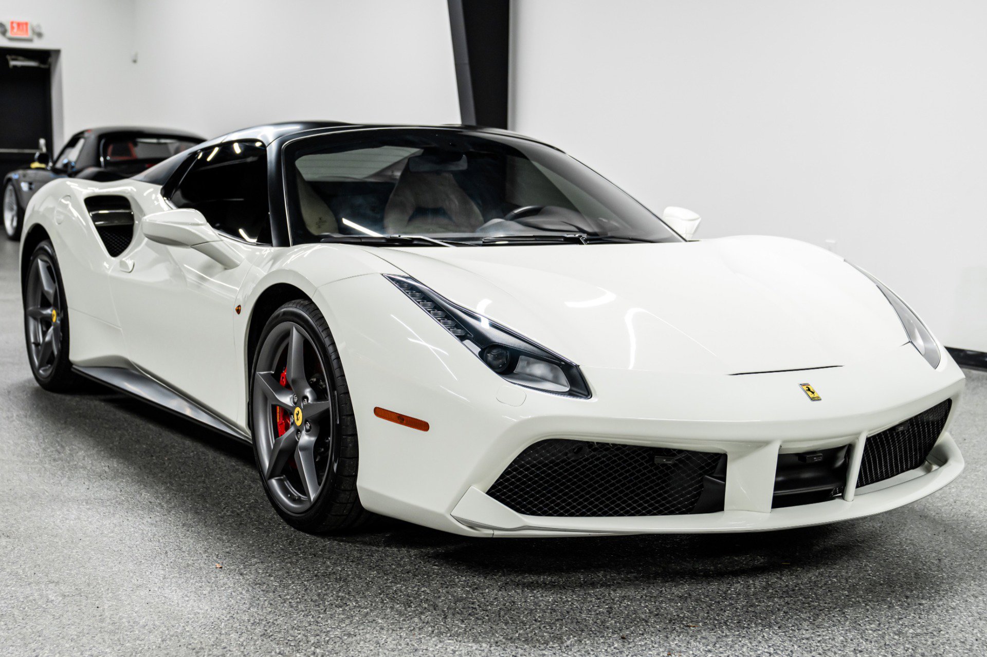 Used 2018 Ferrari 488 Spider image 36