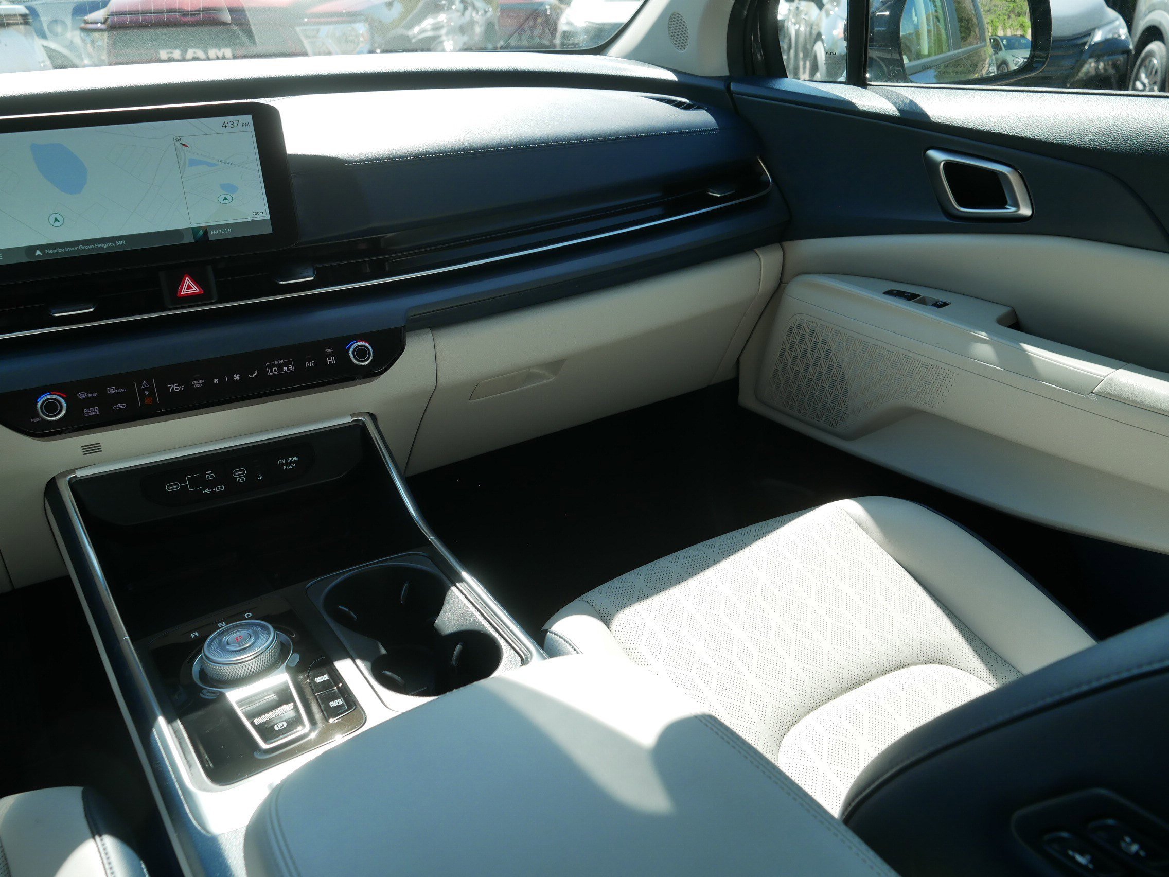 Certified 2025 Kia Carnival EX FWD image 11