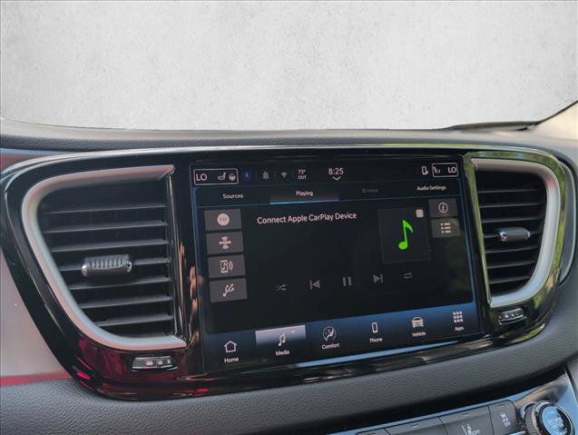 Used 2025 Chrysler Pacifica Select FWD image 13