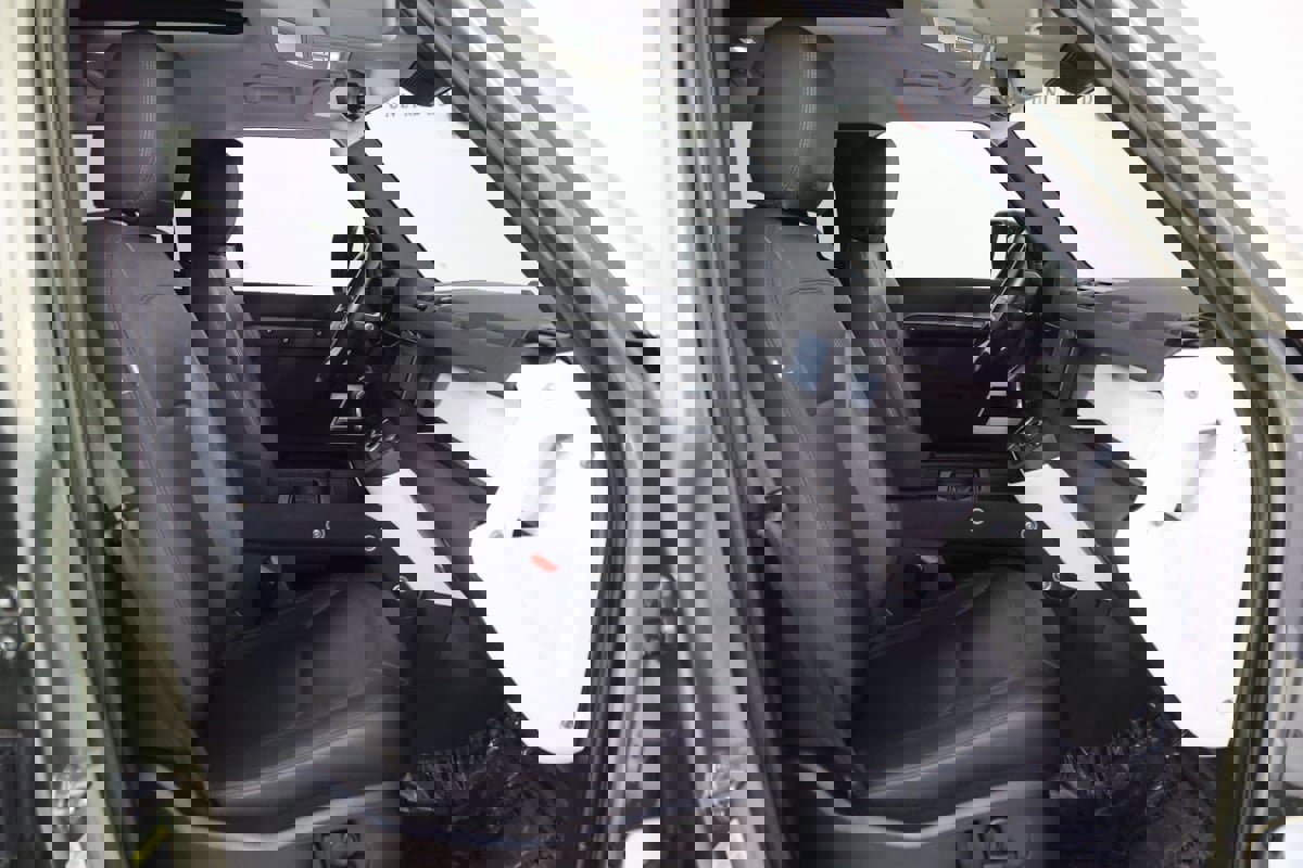 Used 2023 Land Rover Defender 110 S image 13