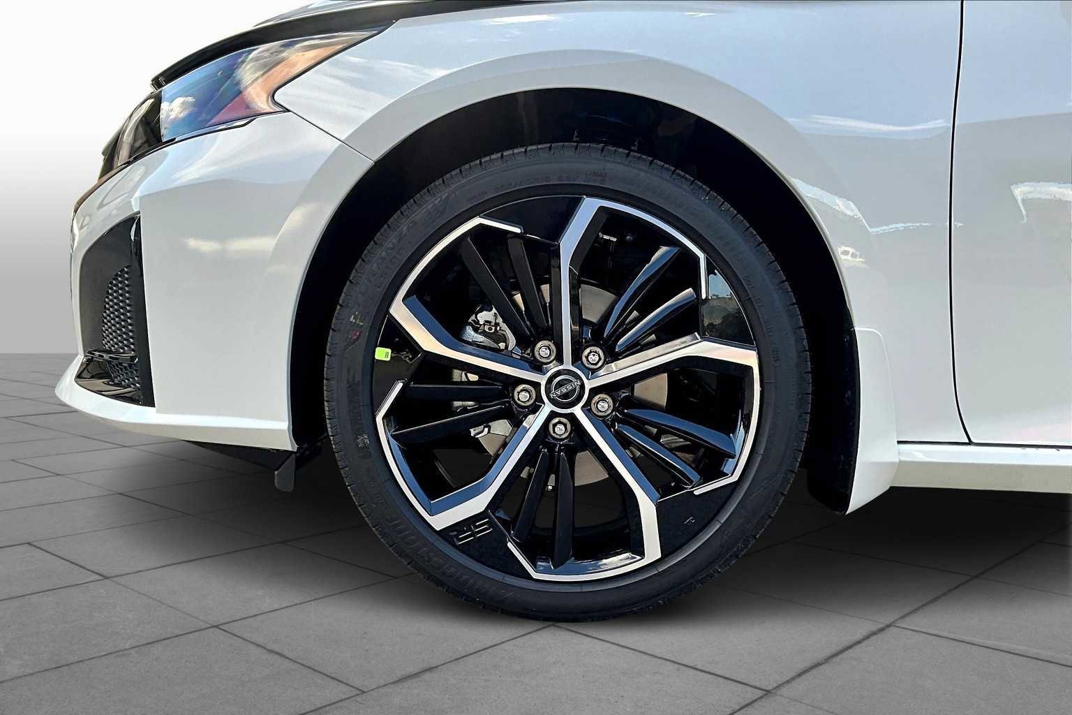 New 2025 Nissan Altima 2.5 SR image 9