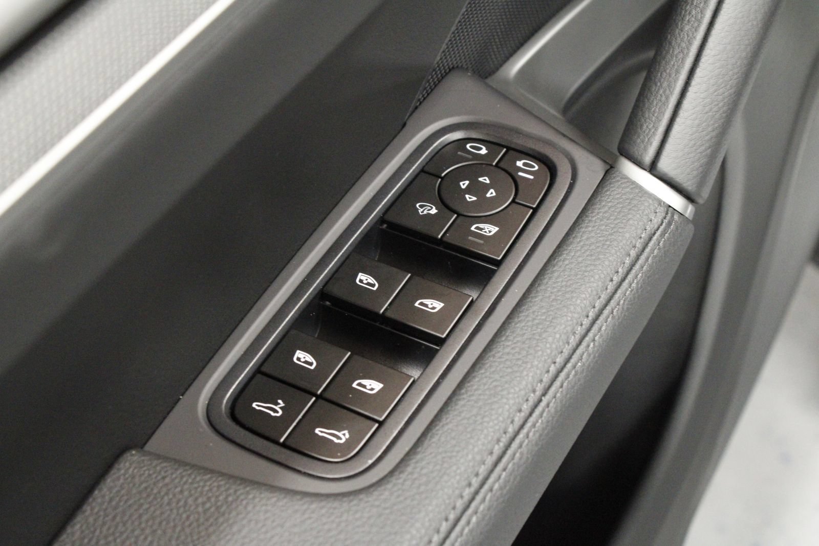 New 2026 Porsche Cayenne Coupe AWD/4WD image 29