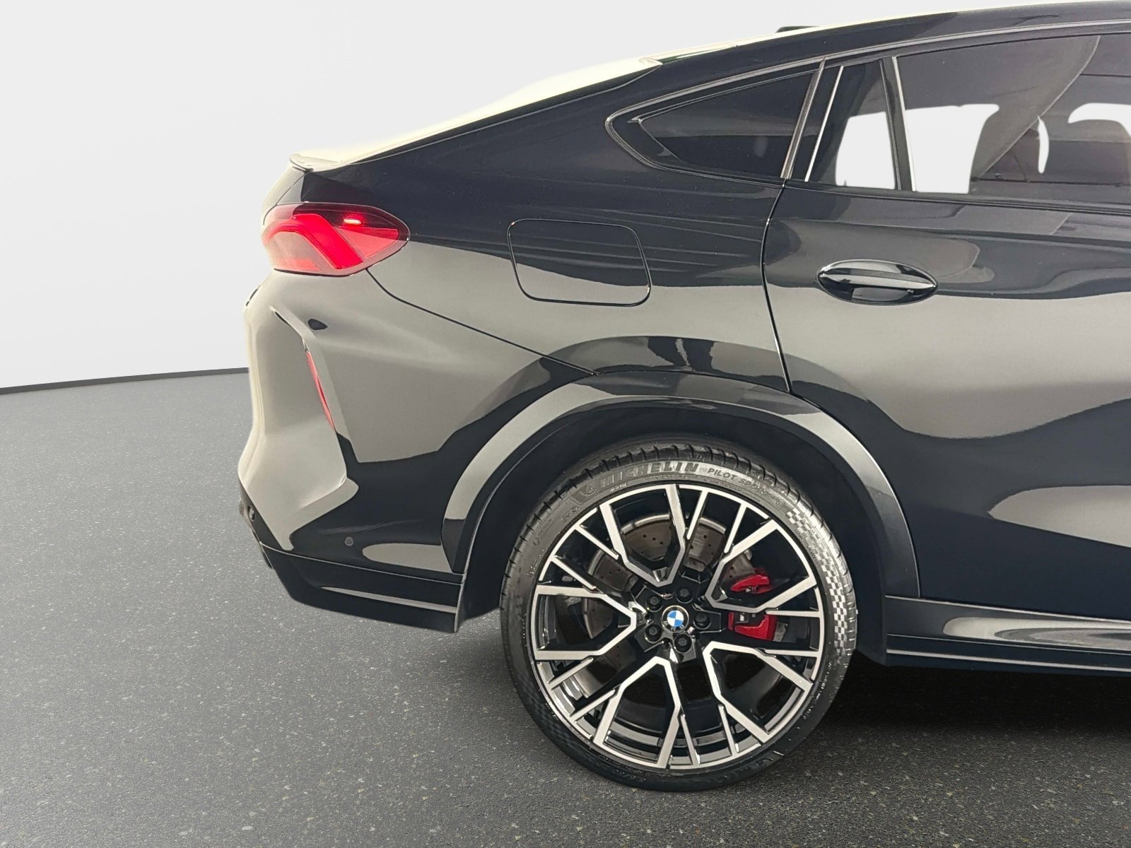Used 2025 BMW X6 M Competition image 18