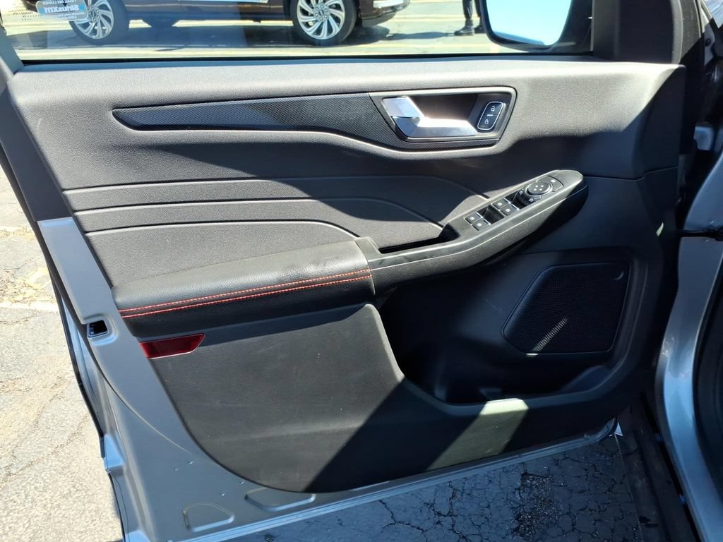 Used 2024 Ford Escape ST-Line w/ Tech Pack #1 AWD/4WD image 13